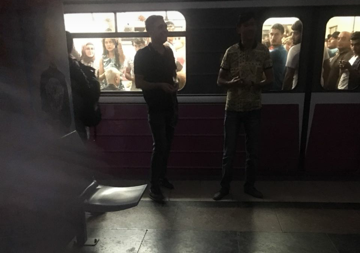 Bakı metrosunda sərnişinlərin təxliyəsi başa çatıb - YENİLƏNİB