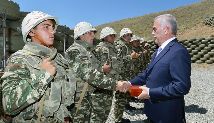 Vasif Talıbov &ouml;n cəbhədəki G&uuml;nn&uuml;t kəndinə getdi  &nbsp;