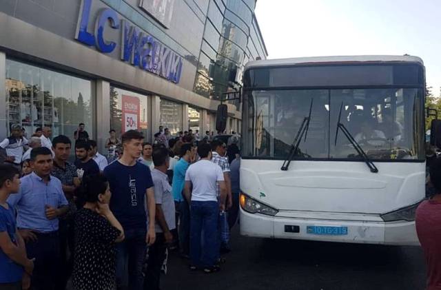 Paytaxtda sərnişin sıxlığı yarandı - Bütün ehtiyat avtobuslar xətlərə çıxarıldı - FOTOLAR   