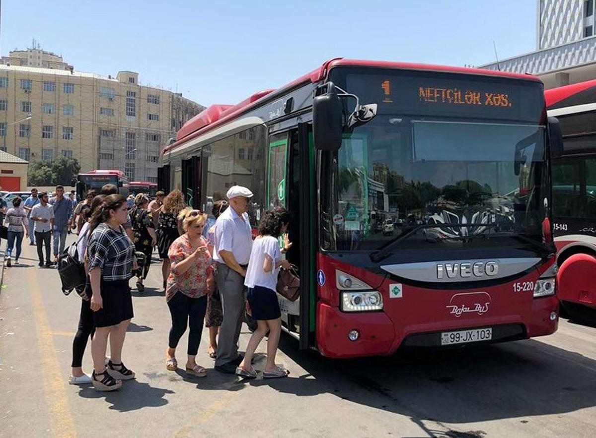Avtobuslardan pulsuz istifadə xüsusi rejim başa çatanadək davam edəcək 