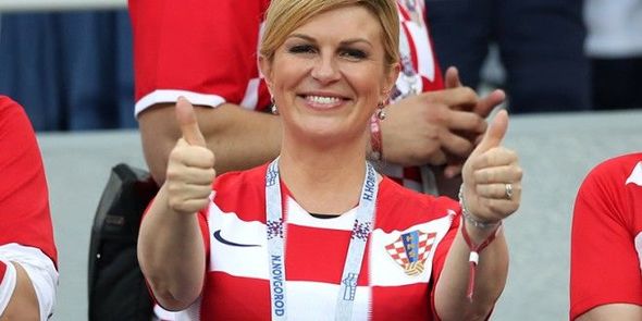 Xorvatiyanın qadın prezidenti futbolçularla belə atılıb-düşdü - VİDEO