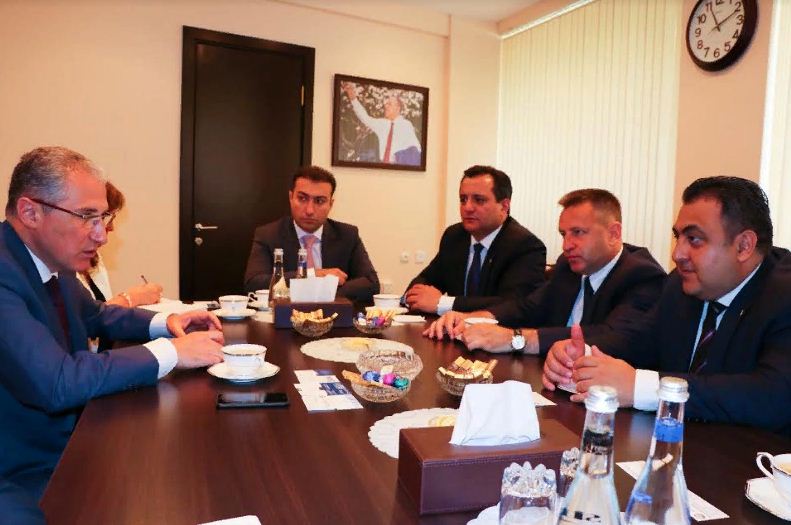 Muxtar Babayev Caspian European Club-un n&uuml;mayəndə heyətini qəbul edib
