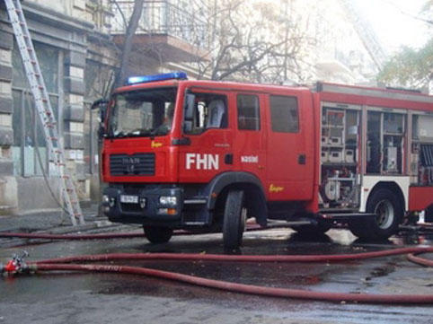 Bakıda yaşayış binasında yanğın: bir nəfər zəhərlənib