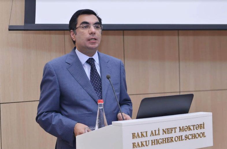 Bakı Ali Neft Məktəbində nazirliklə birgə təqdimat ke&ccedil;irilib
