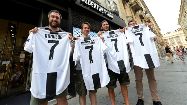 "Yuventus&rdquo; bir g&uuml;ndə Ronaldonun 520 000 formasını satdı 