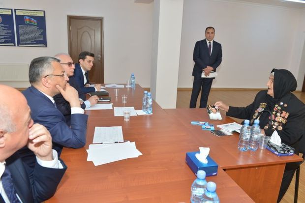 D&ouml;vlət k&ouml;mitəsində məcburi k&ouml;&ccedil;k&uuml;nlərin n&ouml;vbəti qəbulu ke&ccedil;irilib