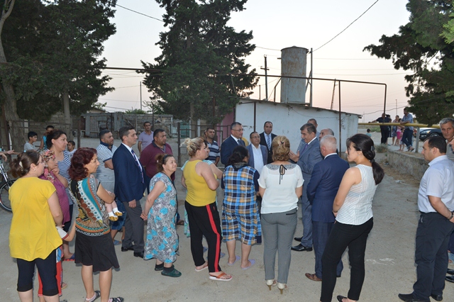Qəzalı binalarda məskunlaşmış köçkünlərlə görüş keçirilib