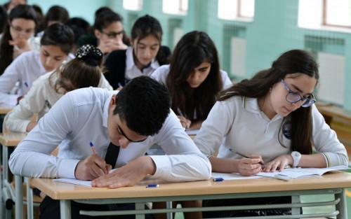Bəzi abituriyentlər II və III qrupların imtahanlarından qovulub  &nbsp;