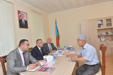Rövşən Rzayev İmişlidə məcburi köçkünləri dinlədi