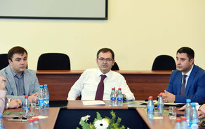 İntiqam Babayev Rusiyalı gənclərlə g&ouml;r&uuml;şd&uuml;
