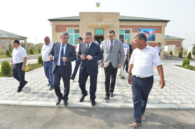 D&ouml;vlət komitəsinin sədri Cocuq Mərcanlıda yerli sakinlərlə g&ouml;r&uuml;ş&uuml;b