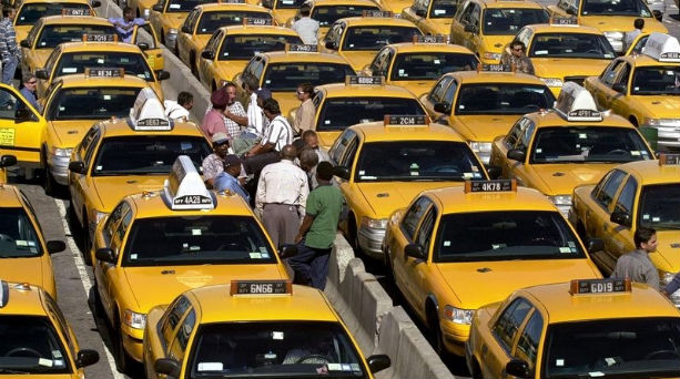 Taksi sürücülərinin tətili nəqliyyatın hərəkətini iflic etdib