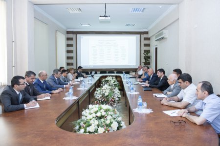 İnam Kərimov şərab istehsal&ccedil;ılarını nazirliyə &ccedil;ağırdı