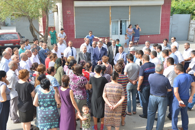 Rövşən Rzayev Sumqayıtda köçkünlərin yaşayışı ilə tanış oldu