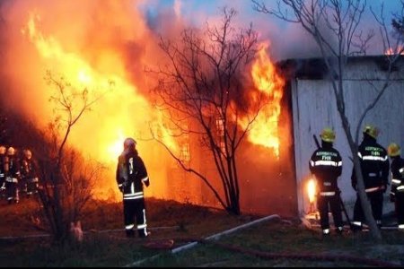 Sumqayıtda yaşayış binasında yanğın - Sakinlər təxliyə edilib
