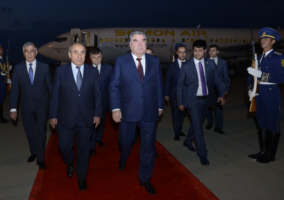 Tacikistan prezidenti Azərbaycana gəldi - FOTO