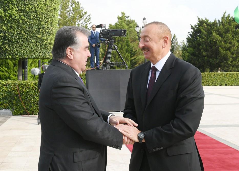 Tacikistan prezidentinin Bakıda rəsmi qarşılanma mərasimi oldu