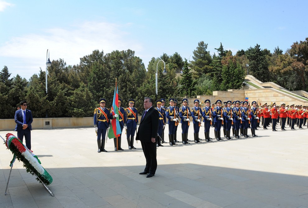 Tacikistan lideri Fəxri xiyaban və Şəhidlər xiyabanını ziyarət etdi - FOTOLAR