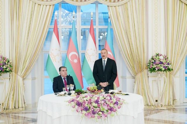 Tacikistan prezidentinin şərəfinə rəsmi ziyafət verildi - FOTO 