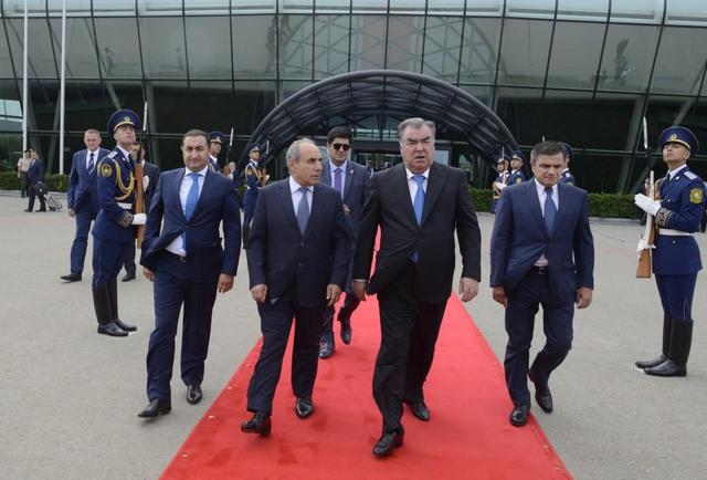 Emoməli Rəhmonın Azərbaycana səfəri başa &ccedil;atıb