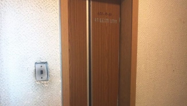 Bakıda liftdə qalan 2 nəfər xilas edilib
