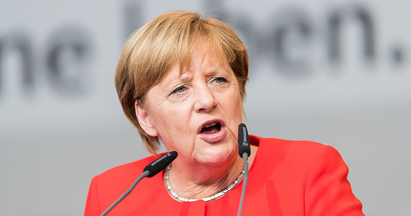 Merkel Avropadakı qa&ccedil;qın qəbulu sistemini tənqid edib