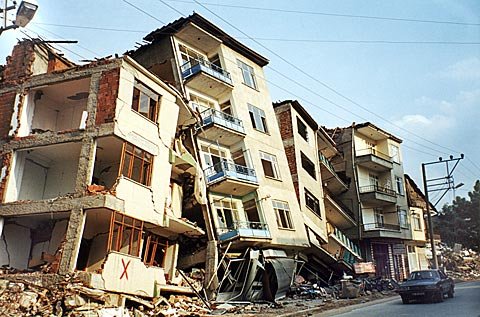İranda zəlzələ qurbanlarının sayı artıb - YENİLƏNİB   