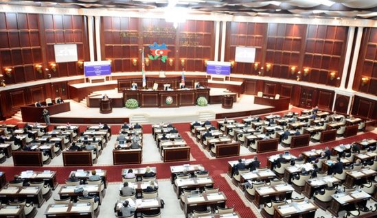 Sabah deputatların tətili bitir 