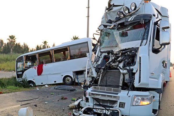 T&uuml;rkiyədə rus turistləri aparan avtobus aşdı