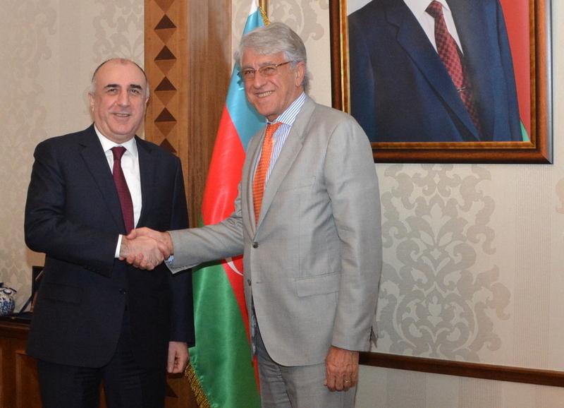 Elmar Məmmədyarov diplomatik fəaliyyəti başa çatan səfiri qəbul etdi