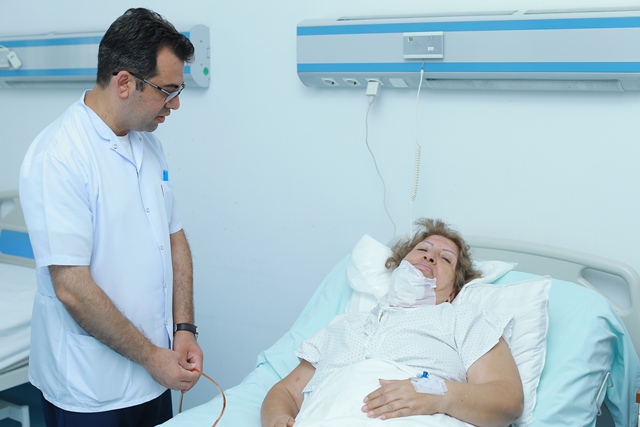Çənə sümüyünə damaqdan transplant qoyuldu