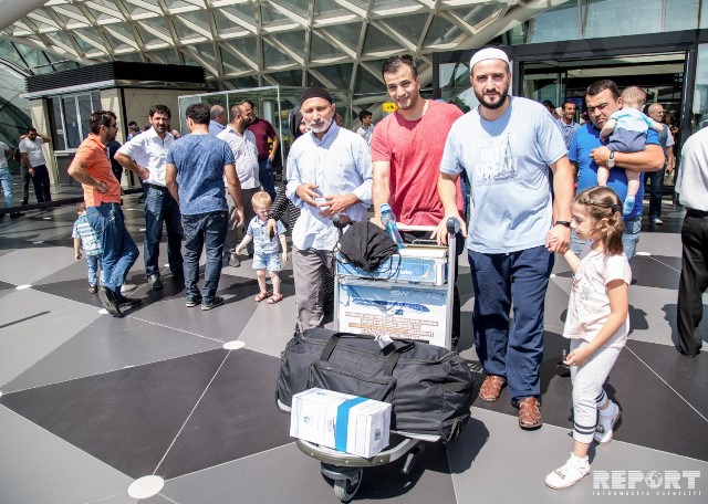 Azərbaycanlı hacıların ilk qrupu Vətənə qayıdıb