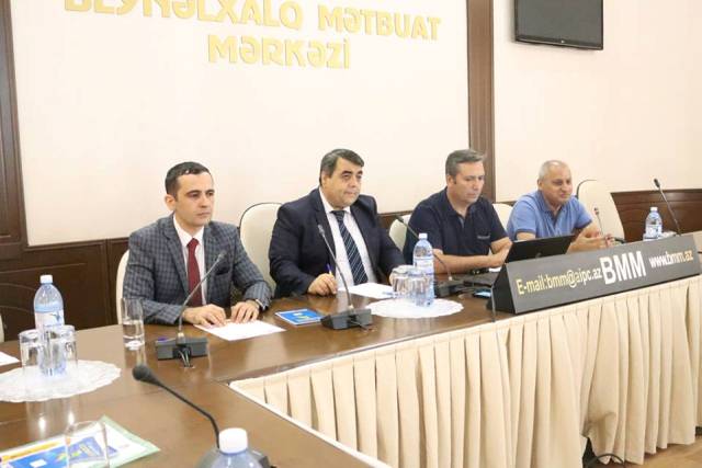 Jurnalistlər sosial şəbəkələrdə informasiya təhl&uuml;kəsizliyi məsələlərini m&uuml;zakirə edib