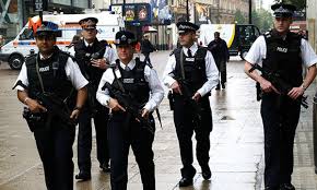 Londonda insanların üzərinə zəhərli maddə atılıb