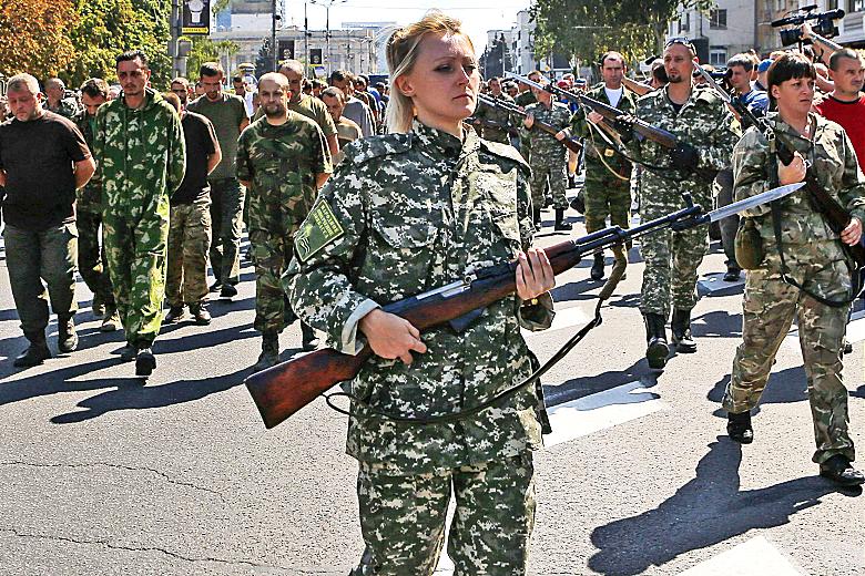Bu ölkədə qadınlar da orduda xidmət edəcək 