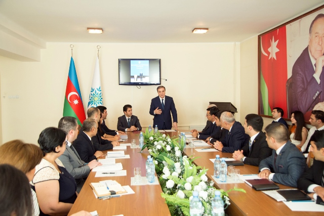 Gəncənin icra baş&ccedil;ısı Niyazi Bayramov partiya fəalları ilə g&ouml;r&uuml;ş&uuml;b - FOTO
