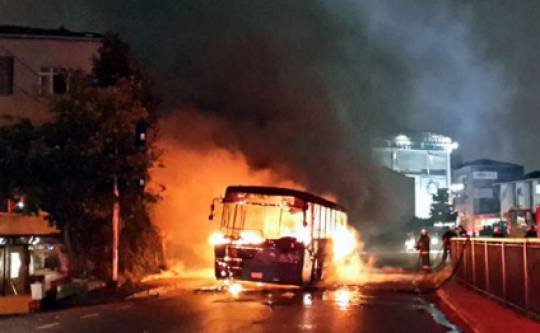 Bakıda avtobus yandı