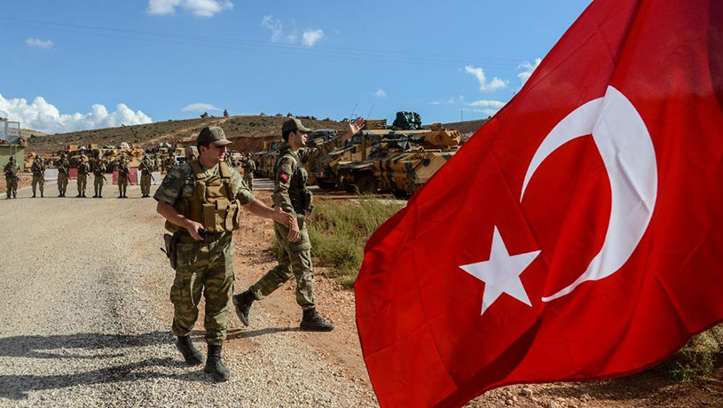 Türkiyə hərbi zirehli texnikaları Suriya sərhəddinə göndərdi