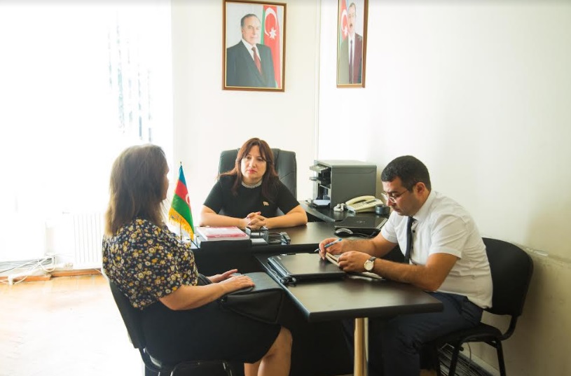 Deputat Gəncə sakinlərini qəbul etdi