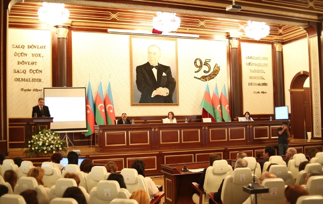 Gəncədə təhsil işçilərinin sentyabr konfransı keçirilib