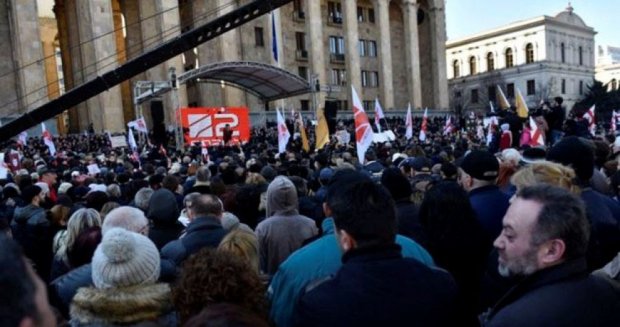 Şagirdlərin qətli ilə bağlı yenidən etirazlar başladı