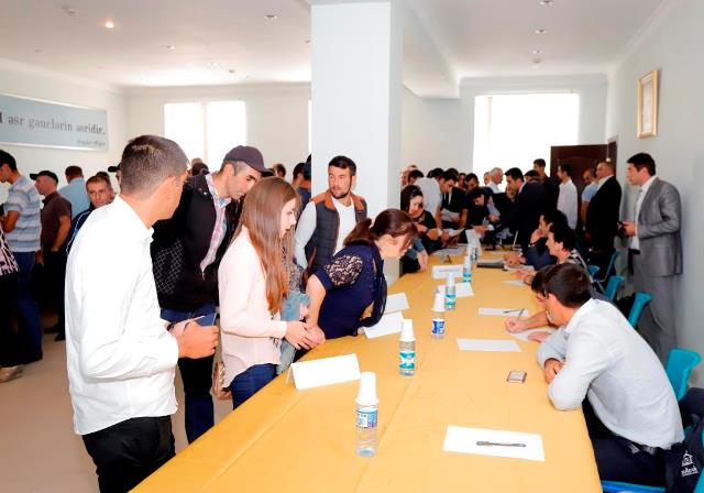 &Uuml;&ccedil; rayonda əmək yarmarkası ke&ccedil;irilib