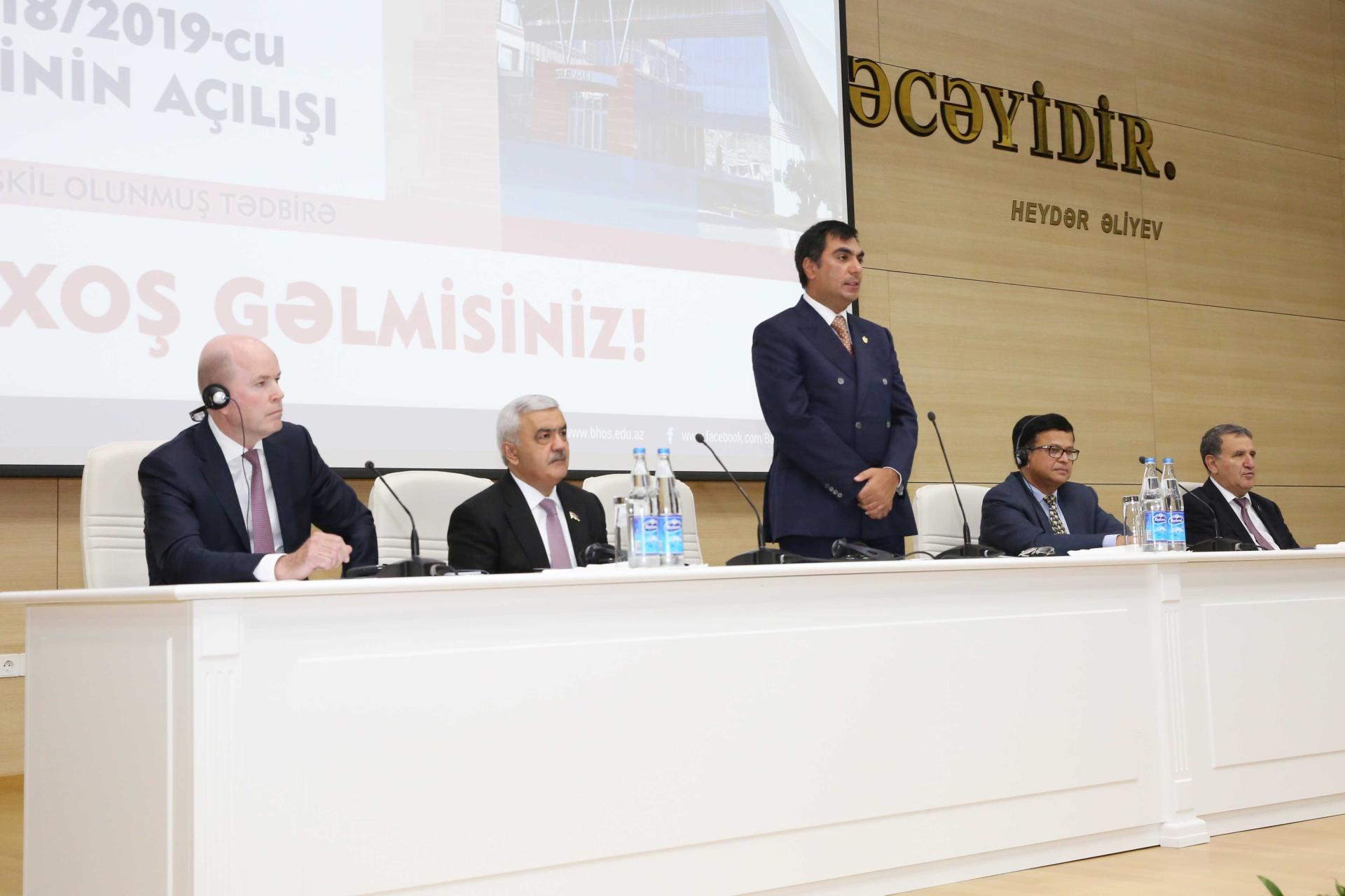 Bakı Ali Neft Məktəbində 