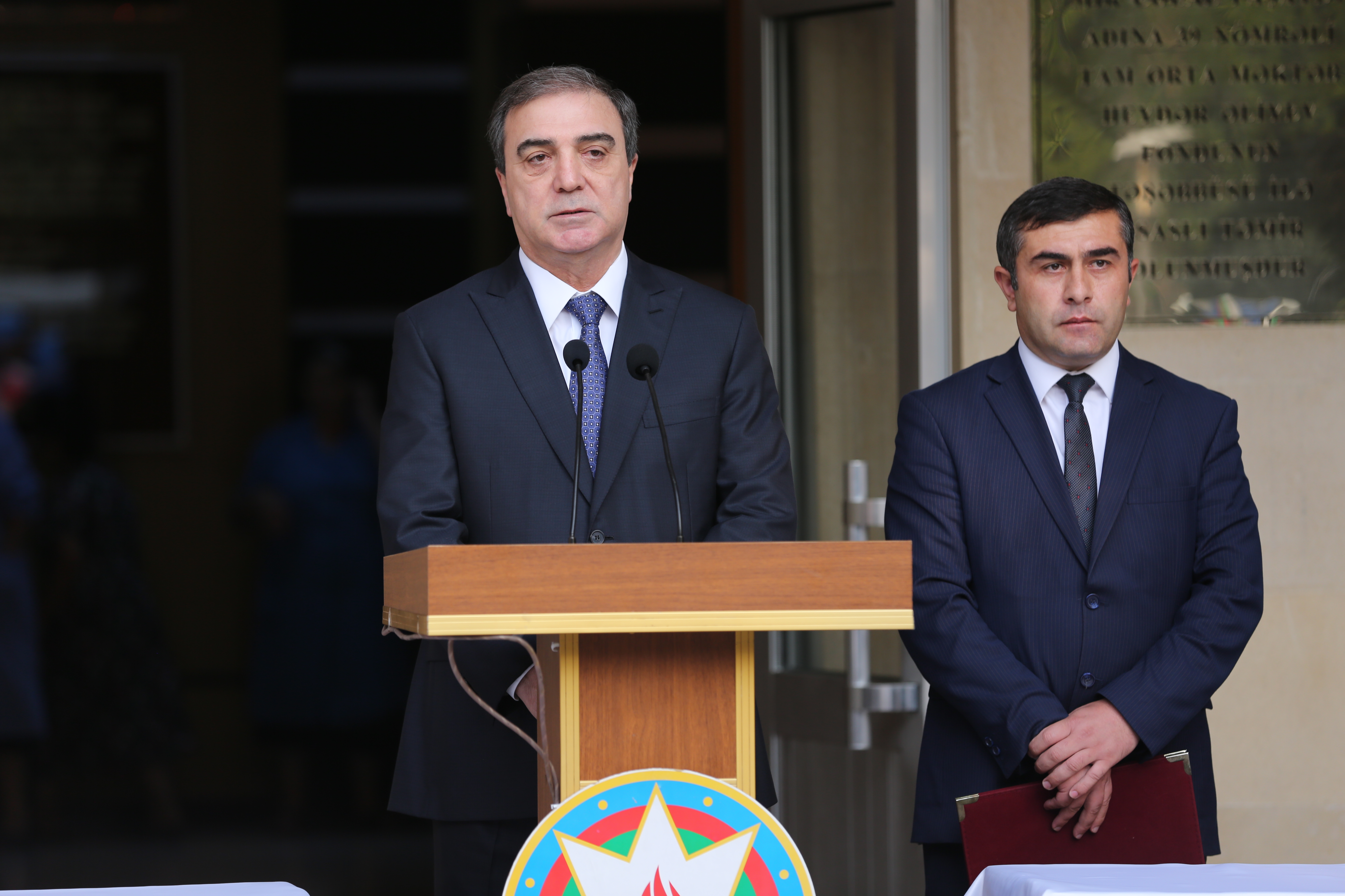 Gəncənin icra baş&ccedil;ısı &ldquo;Bilik g&uuml;n&uuml;&rdquo;ndə məktəbə getdi