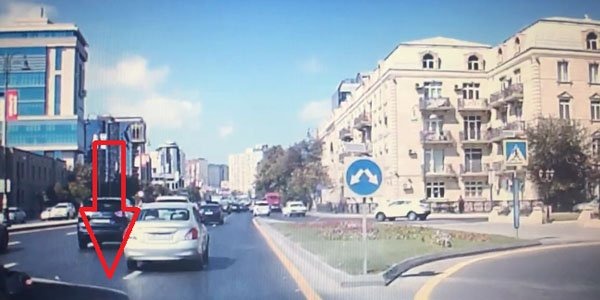 Bakıda görənləri heyrətə gətirən qəza: hadisə anı kameraya düşdü - VİDEO