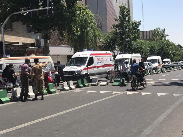 İranda hərbi parada silahlı hücum – Ölənlər var - VİDEO+YENİLƏNİB