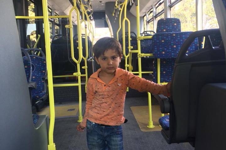 65 saylı avtobusda sahibsiz uşaq tapıldı - FOTO