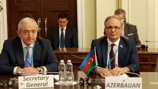 Əflatun Amaşov beynəlxalq konfransda danışıb