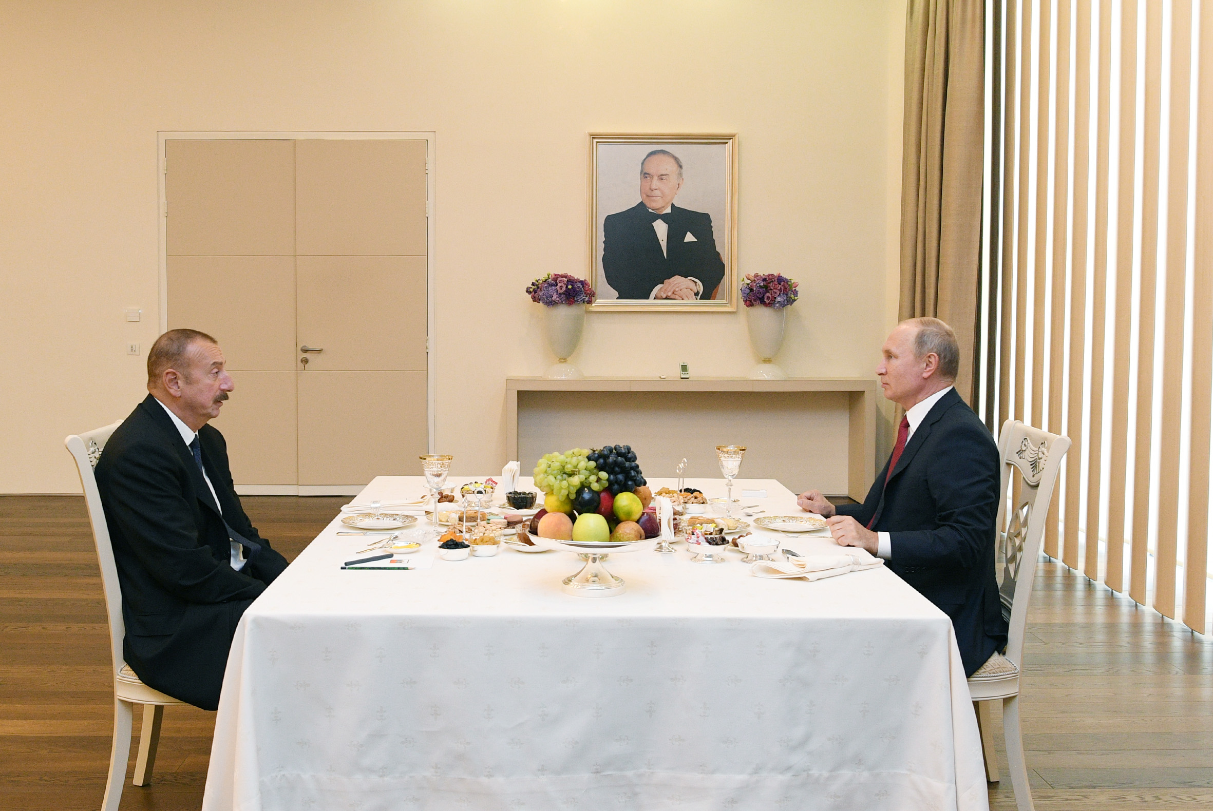 İlham Əliyev Putinlə çay içdi - FOTOLAR