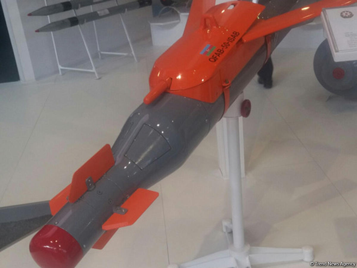 Azərbaycan istehsalı olan s&uuml;zən aviasiya bombası n&uuml;mayiş olunub 